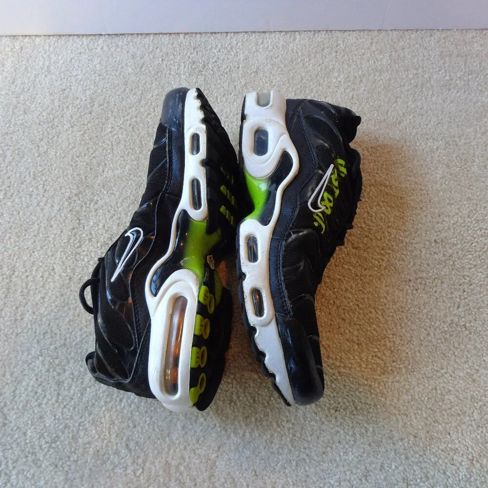 NIKE Kids Air Max Plus I GS Black Volt ‎ DM3264-001 Size 6.5Y